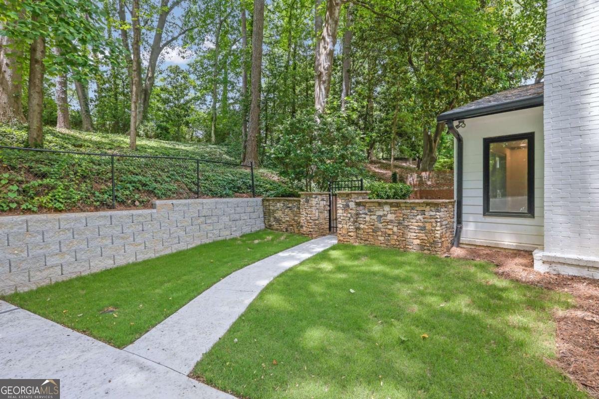 2858 Mornington Drive Atlanta - 33
