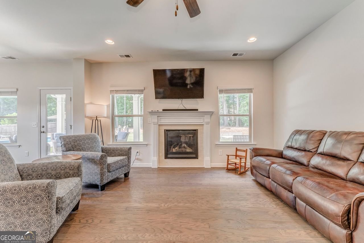 405 BENSTONE Drive Calhoun - 22