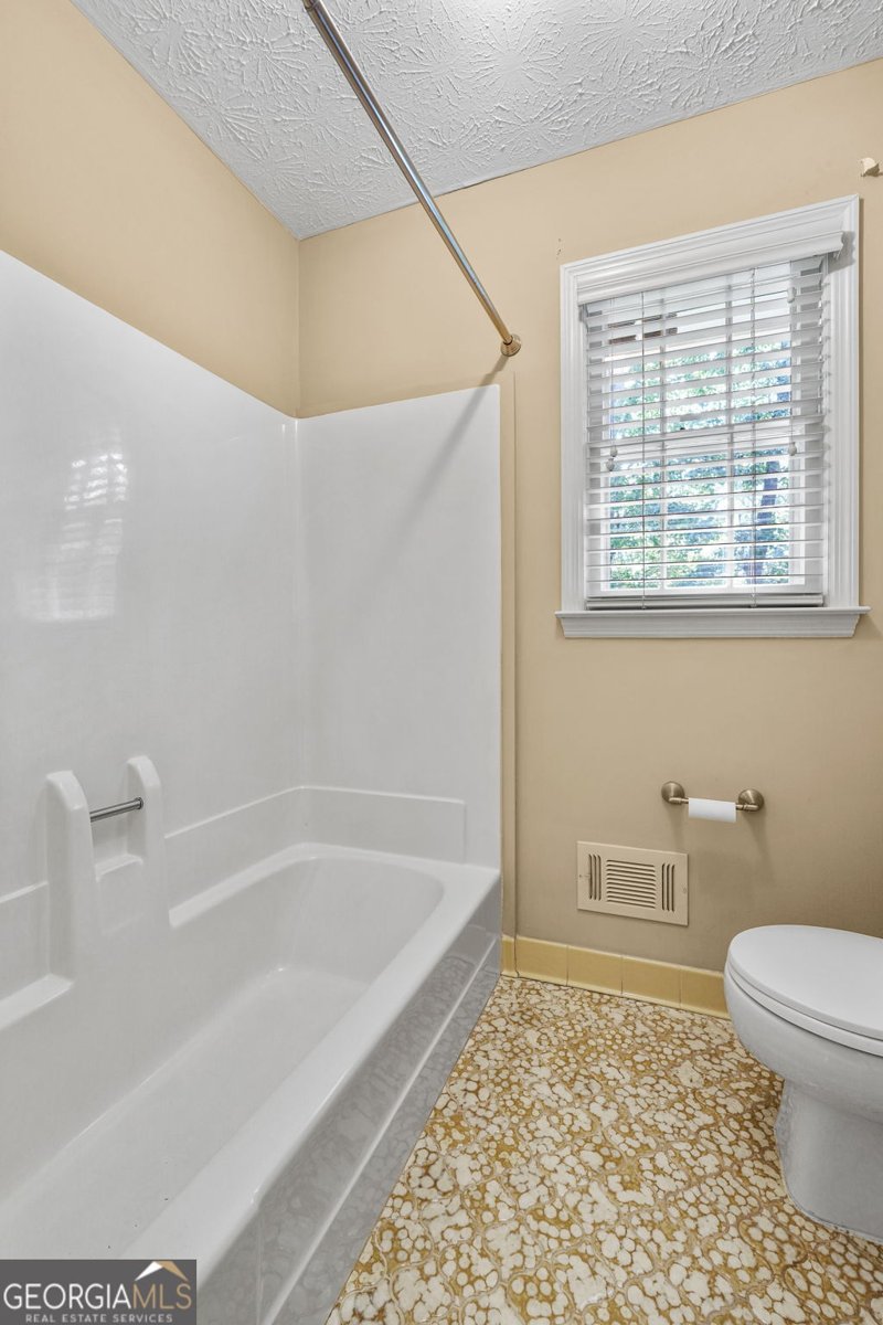 112 Barber Drive Stockbridge - 34