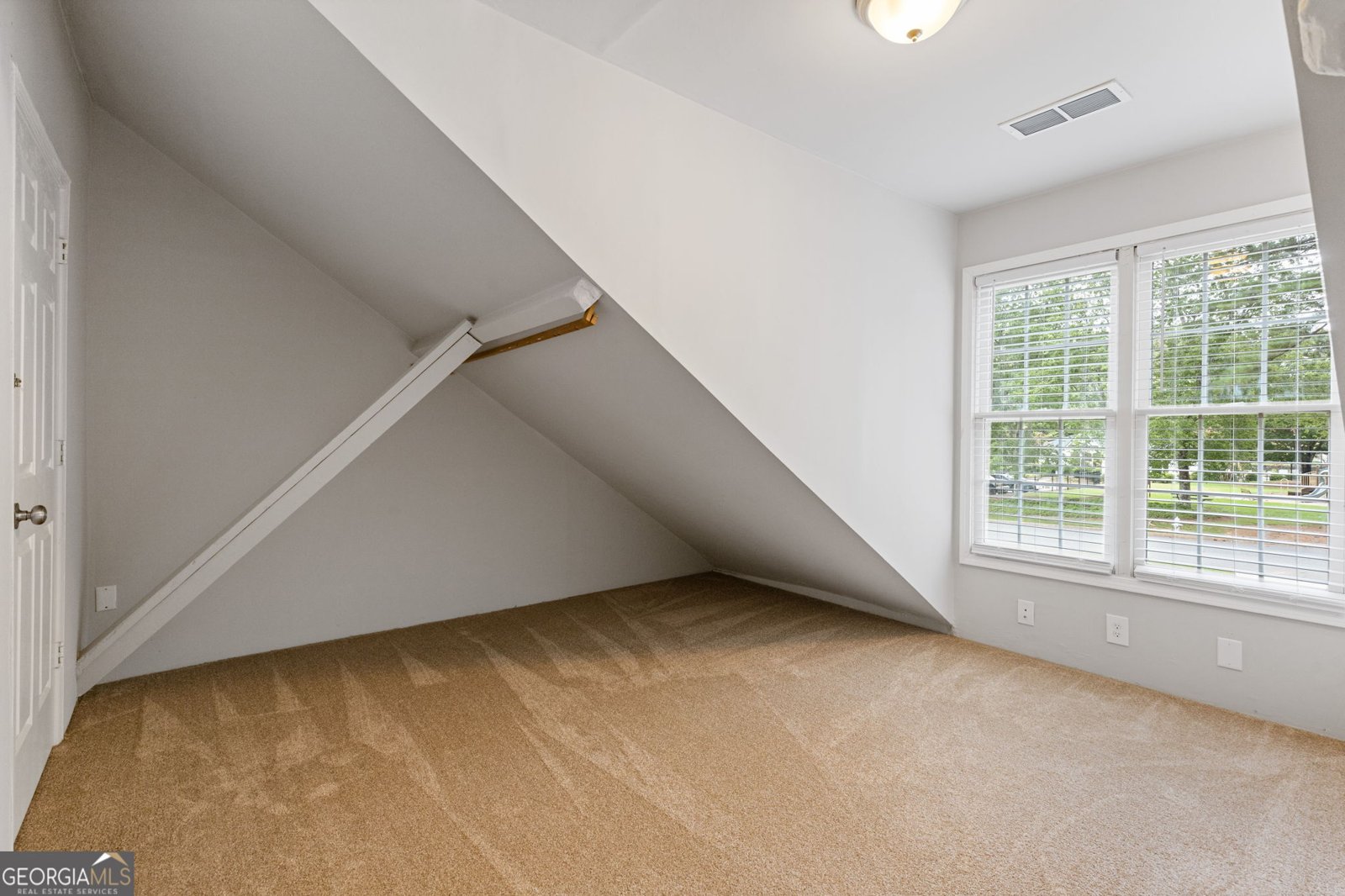 9665 Knollcrest Boulevard Alpharetta - 40