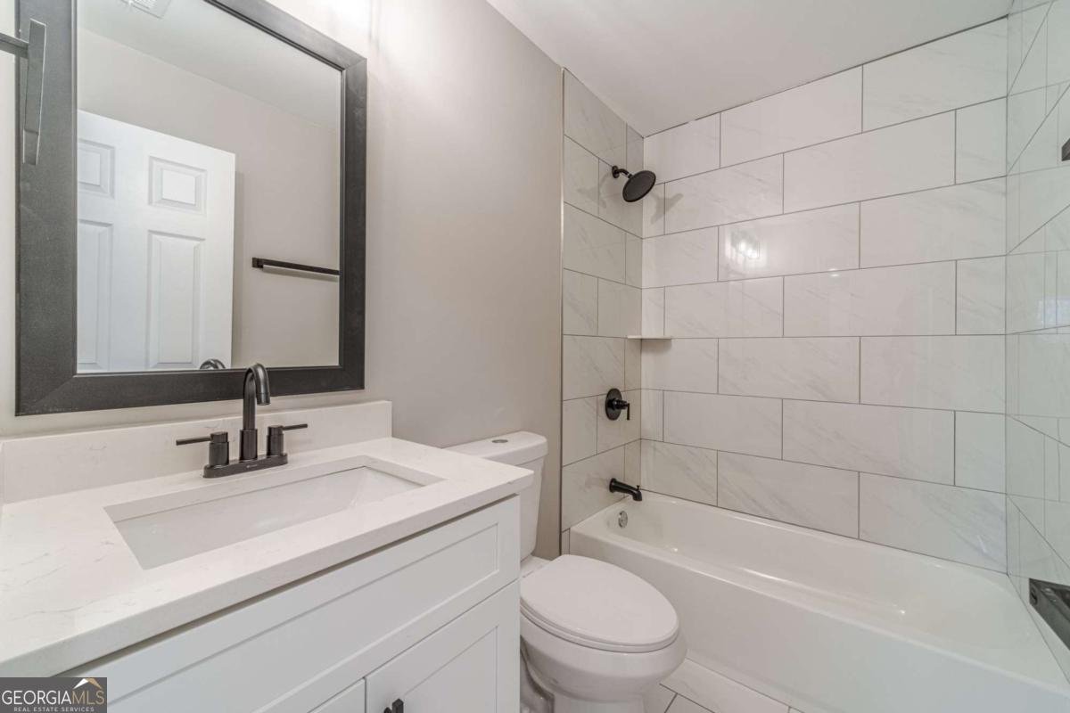 2741 Pierce Road Gainesville - 33
