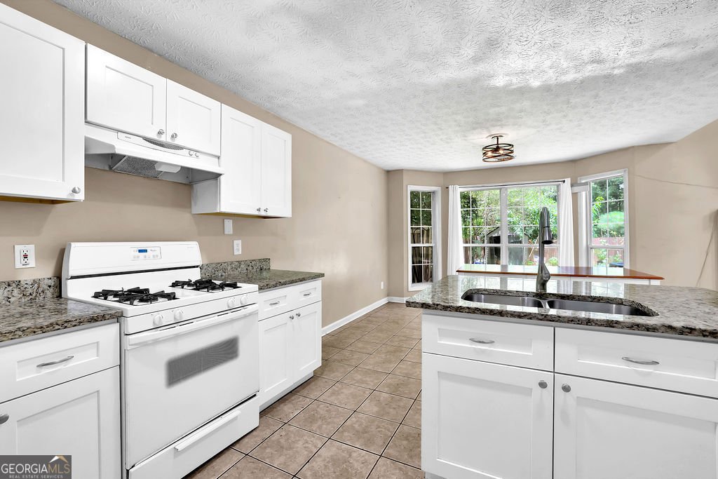 670 Chantress Court Milton - 3