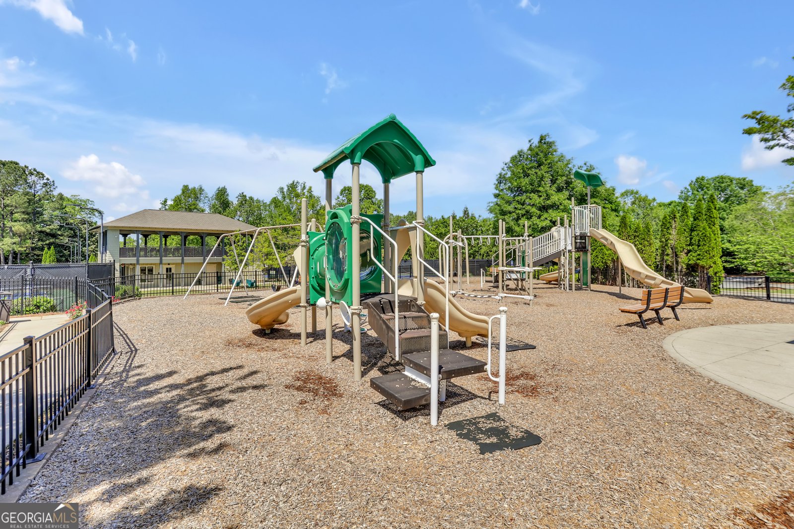 1035 Autumn Close Milton - 14