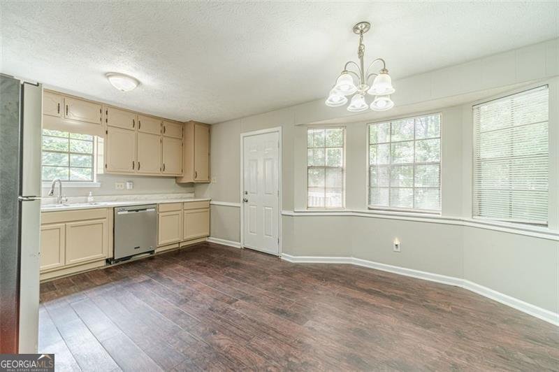 3872 TREE BARK Snellville - 11