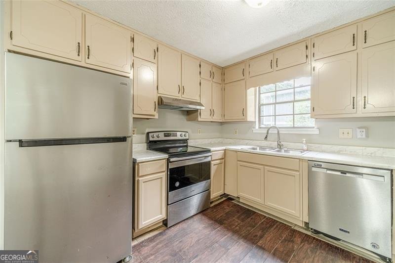 3872 TREE BARK Snellville - 13