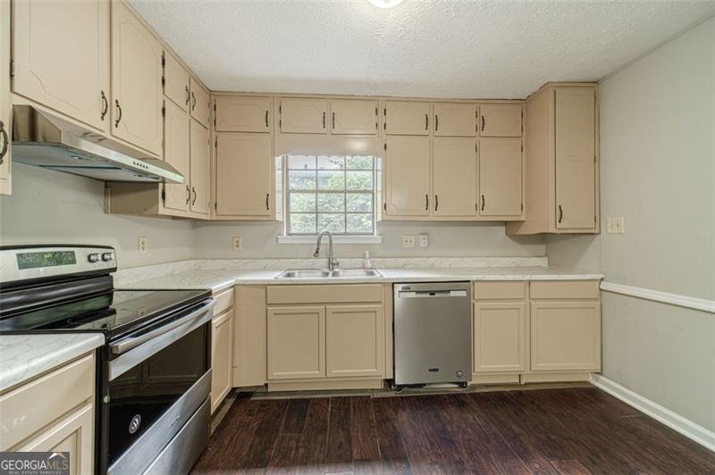3872 TREE BARK Snellville - 15