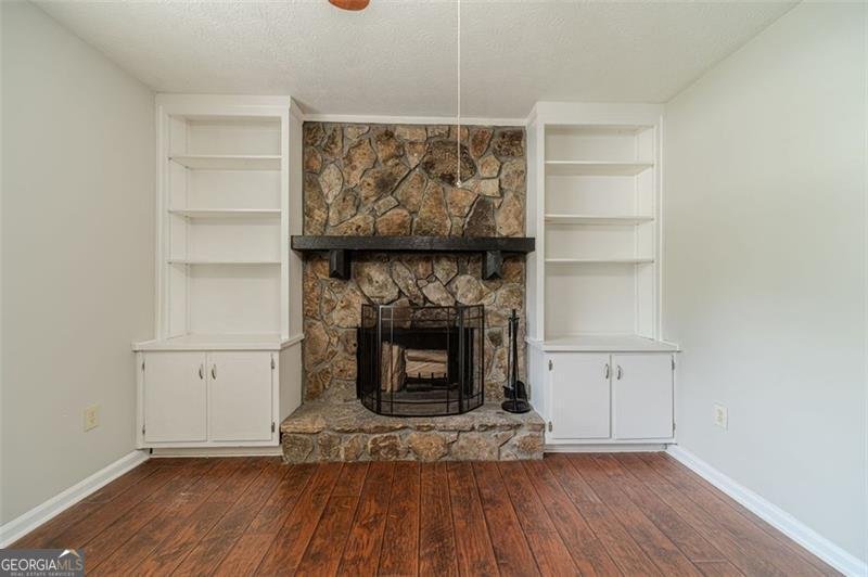 3872 TREE BARK Snellville - 9