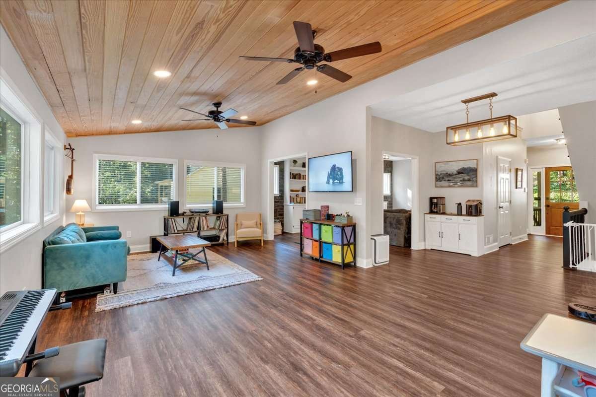 3044 Cypress Cove Ball Ground - 68
