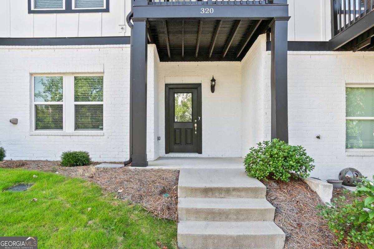 320 Lincoln Street Woodstock - 2