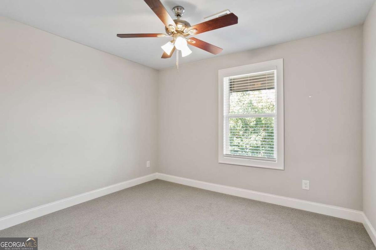 320 Lincoln Street Woodstock - 27