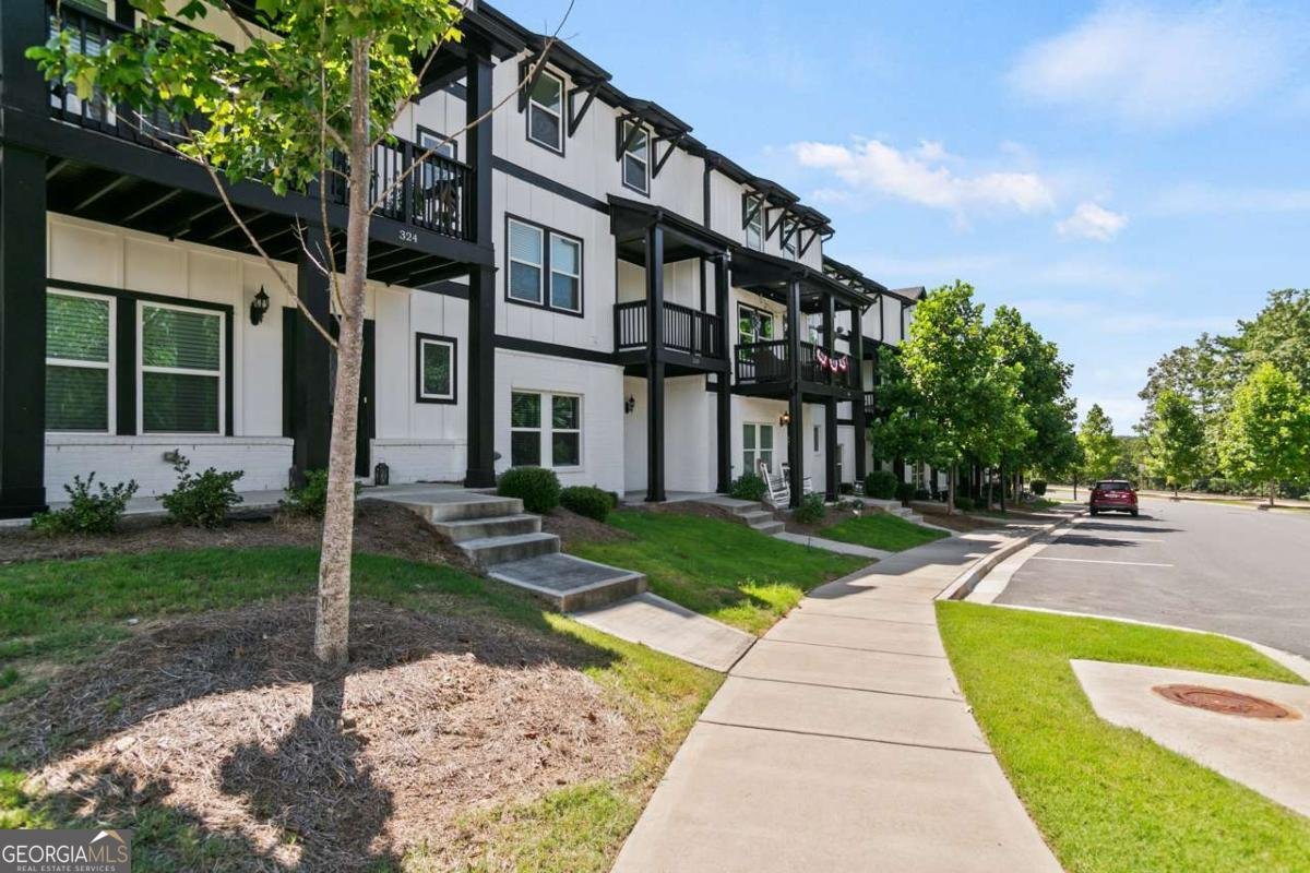 320 Lincoln Street Woodstock - 46