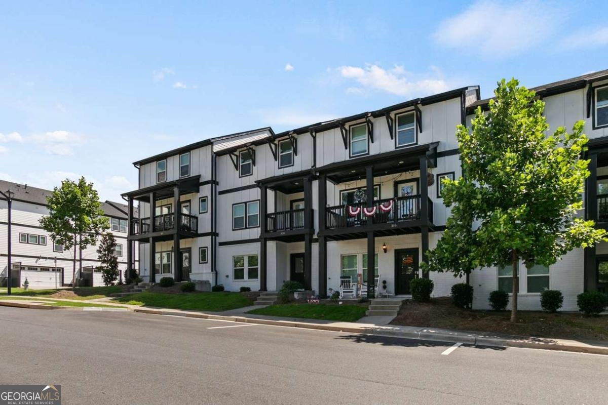 320 Lincoln Street Woodstock - 48