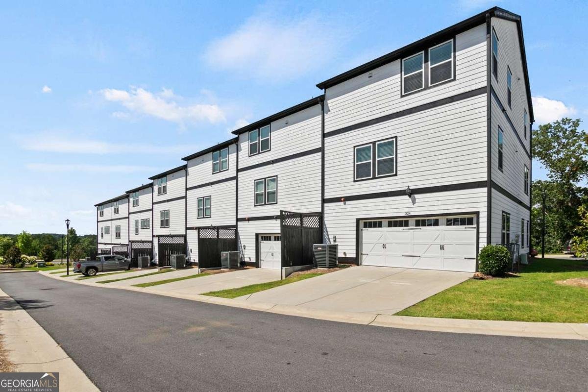 320 Lincoln Street Woodstock - 49