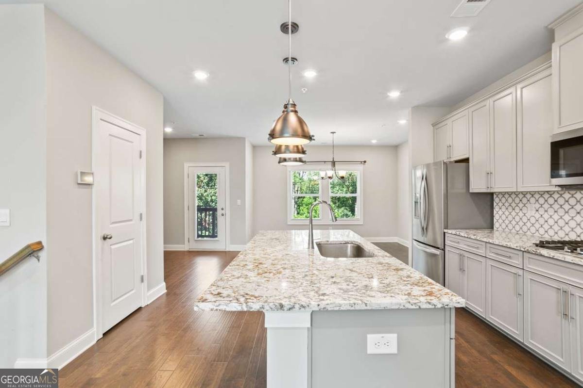 320 Lincoln Street Woodstock - 6