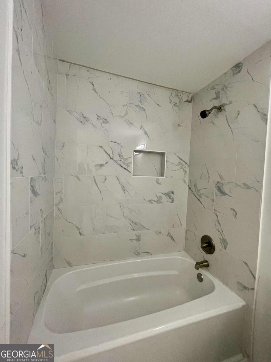 5847 Pinetree Lane Rex - 31
