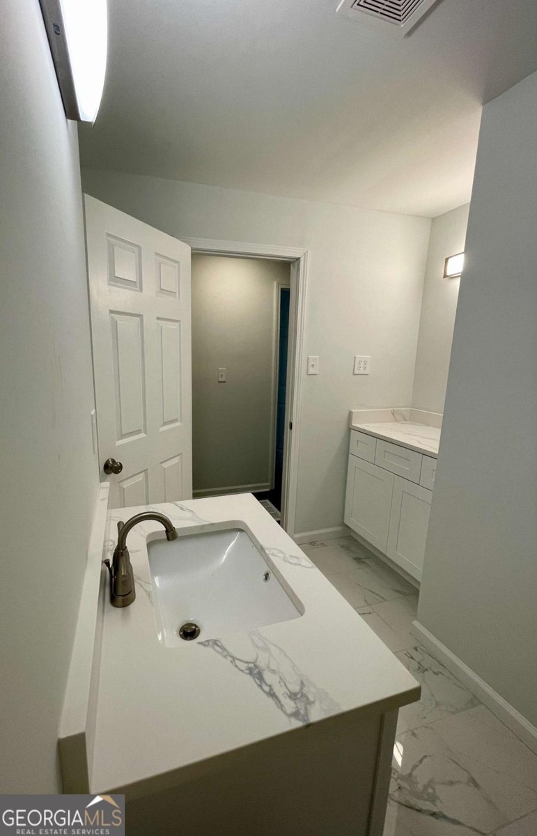 5847 Pinetree Lane Rex - 32