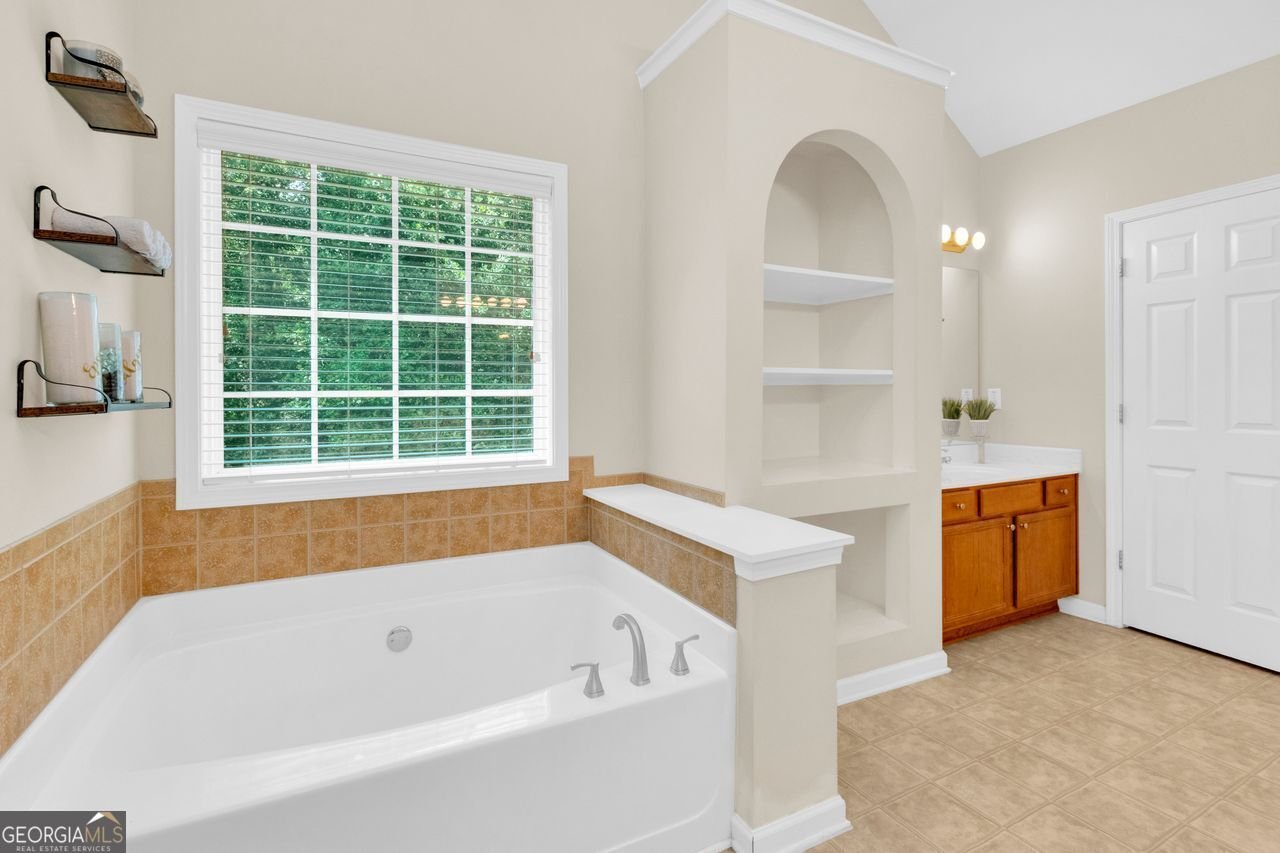 305 MATTHEW Circle Stockbridge - 15