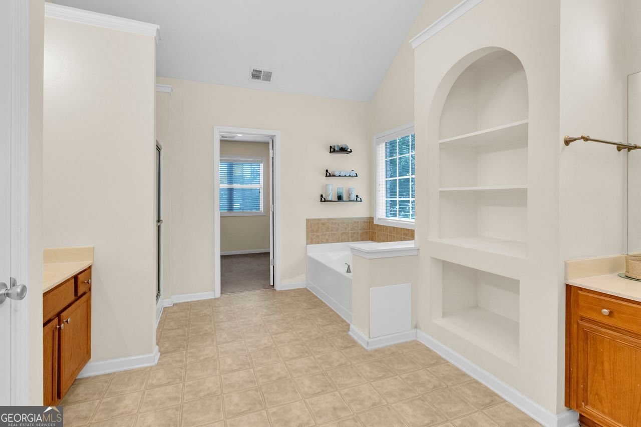 305 MATTHEW Circle Stockbridge - 16