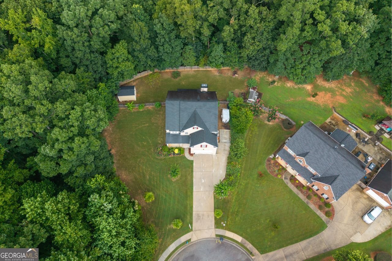 305 MATTHEW Circle Stockbridge - 32