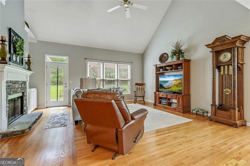 1054 AVERY CREEK woodstock - 10