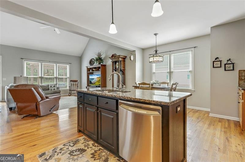 1054 AVERY CREEK woodstock - 14