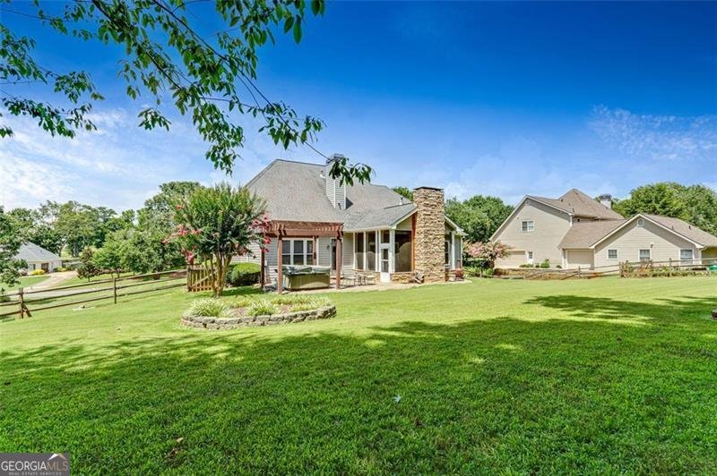 1054 AVERY CREEK woodstock - 34