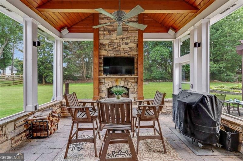 1054 AVERY CREEK woodstock - 8