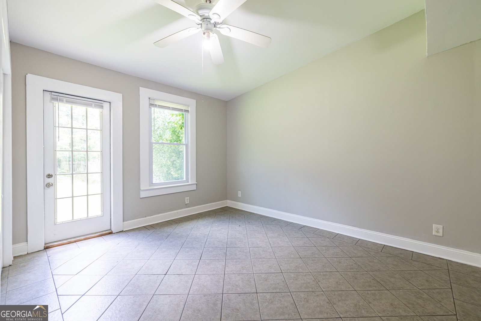 1135 Dobbs Drive Atlanta - 18