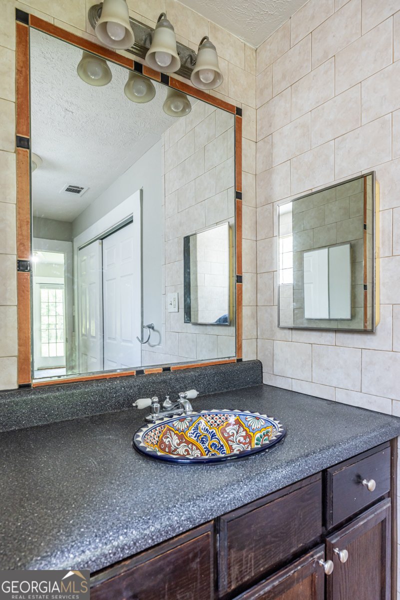 1135 Dobbs Drive Atlanta - 23