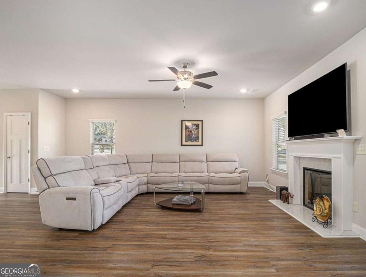 394 Greenleaf Court Lilburn - 3