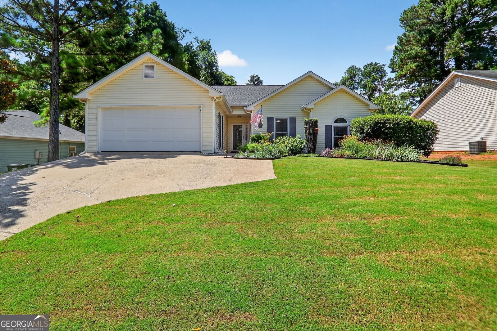 2555 Lakeview Trail Cumming - 1