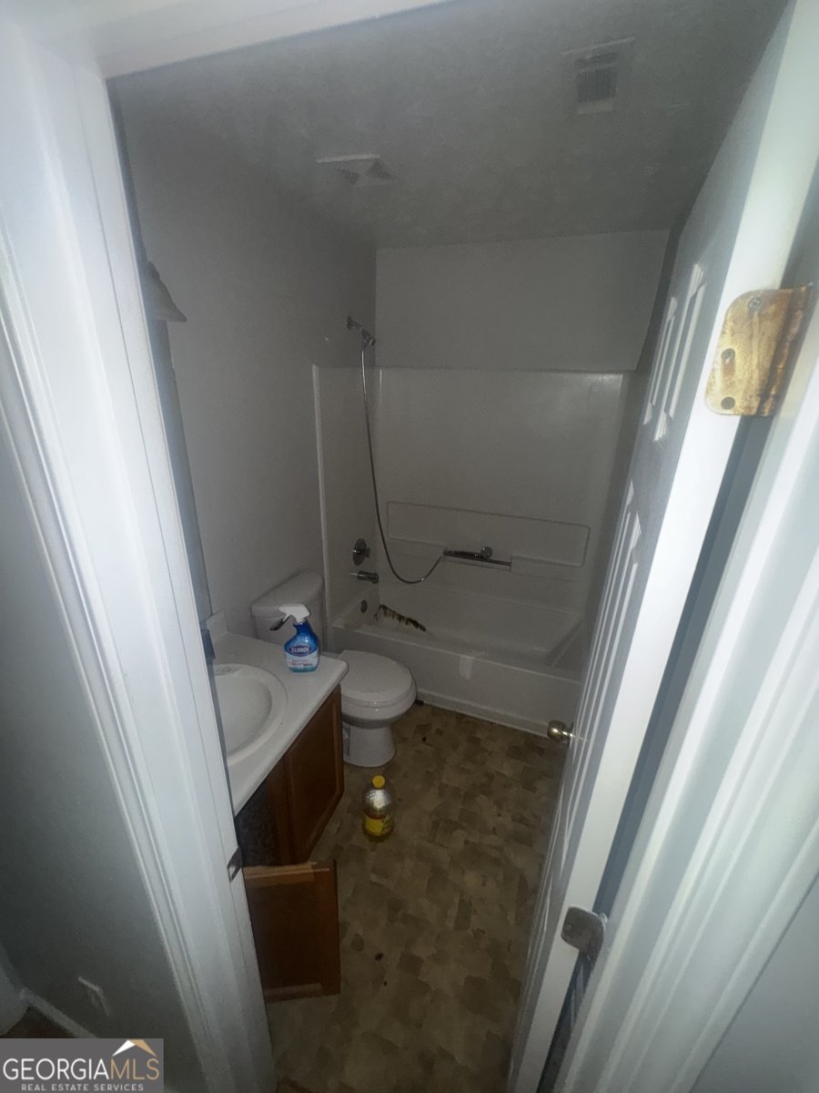 5512 Hearn Road Ellenwood - 27