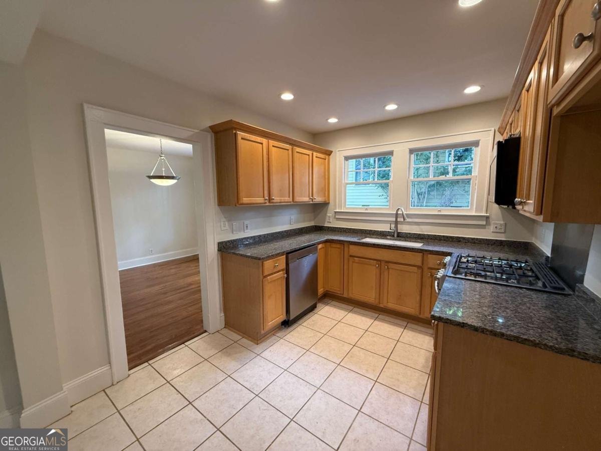 654 Clifton Road Atlanta - 15