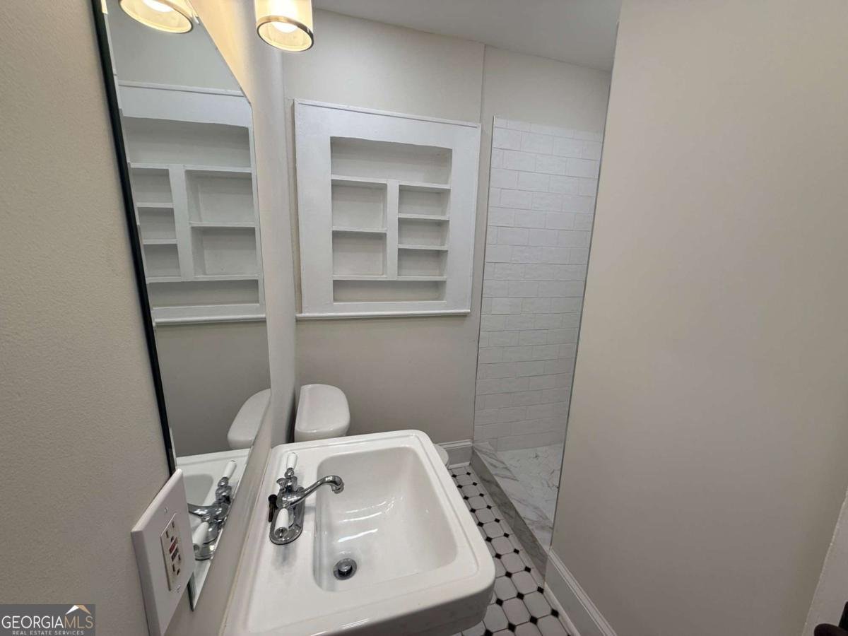 654 Clifton Road Atlanta - 24