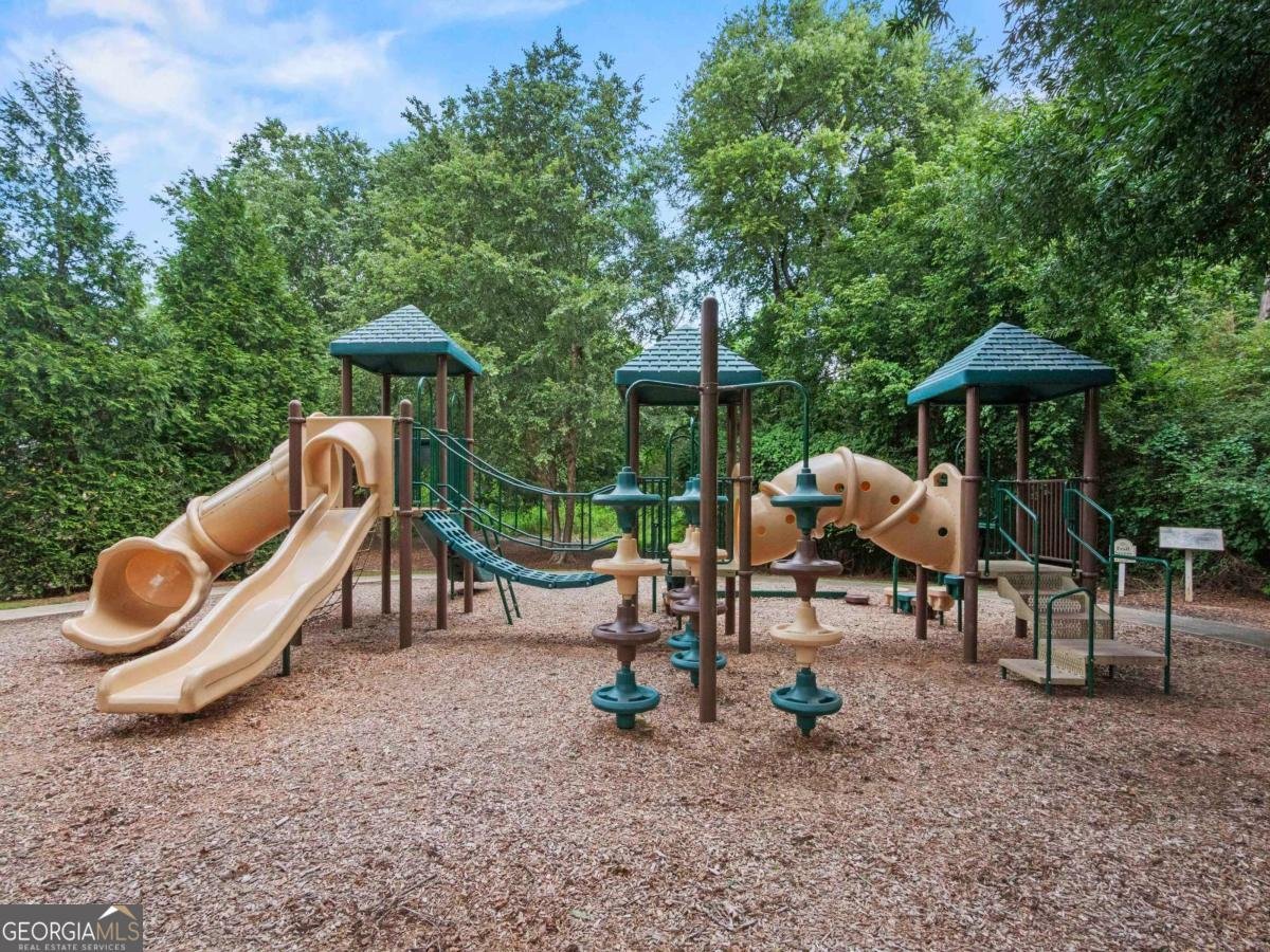 6141 Longleaf Drive Hoschton - 33