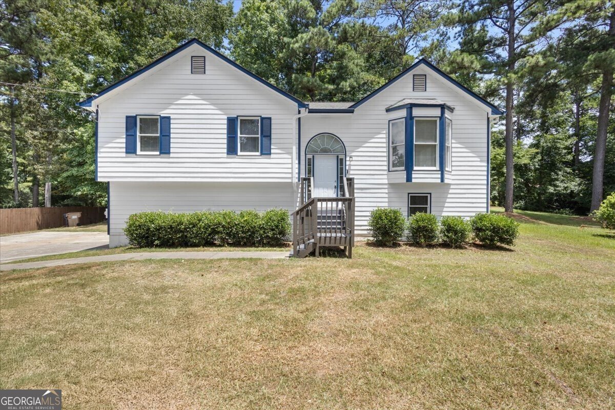 624 Silverthorne Circle Douglasville - 1