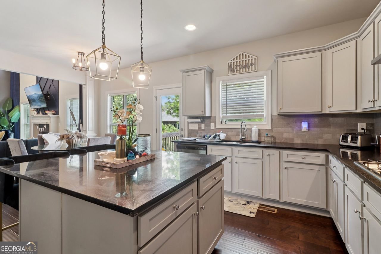 4665 RIVER HILL Circle Ellenwood - 11