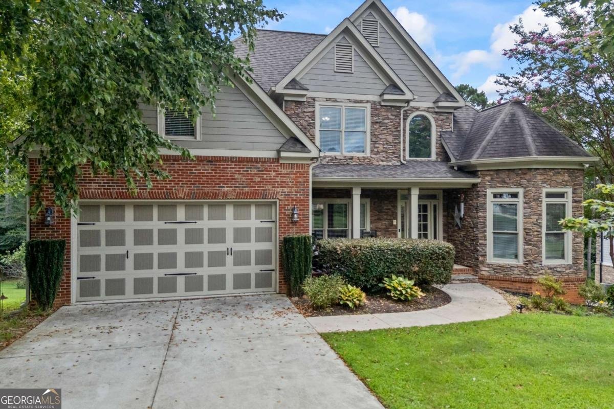 1030 Silver Thorne Drive Loganville - 1