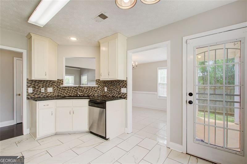 1705 Queen Victoria Court Locust Grove - 2