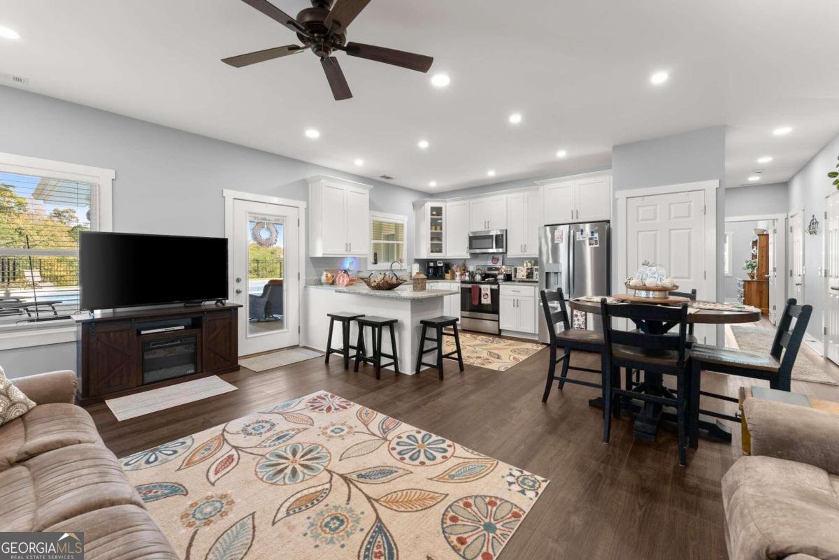 125 Rainbow Circle Cleveland - 43
