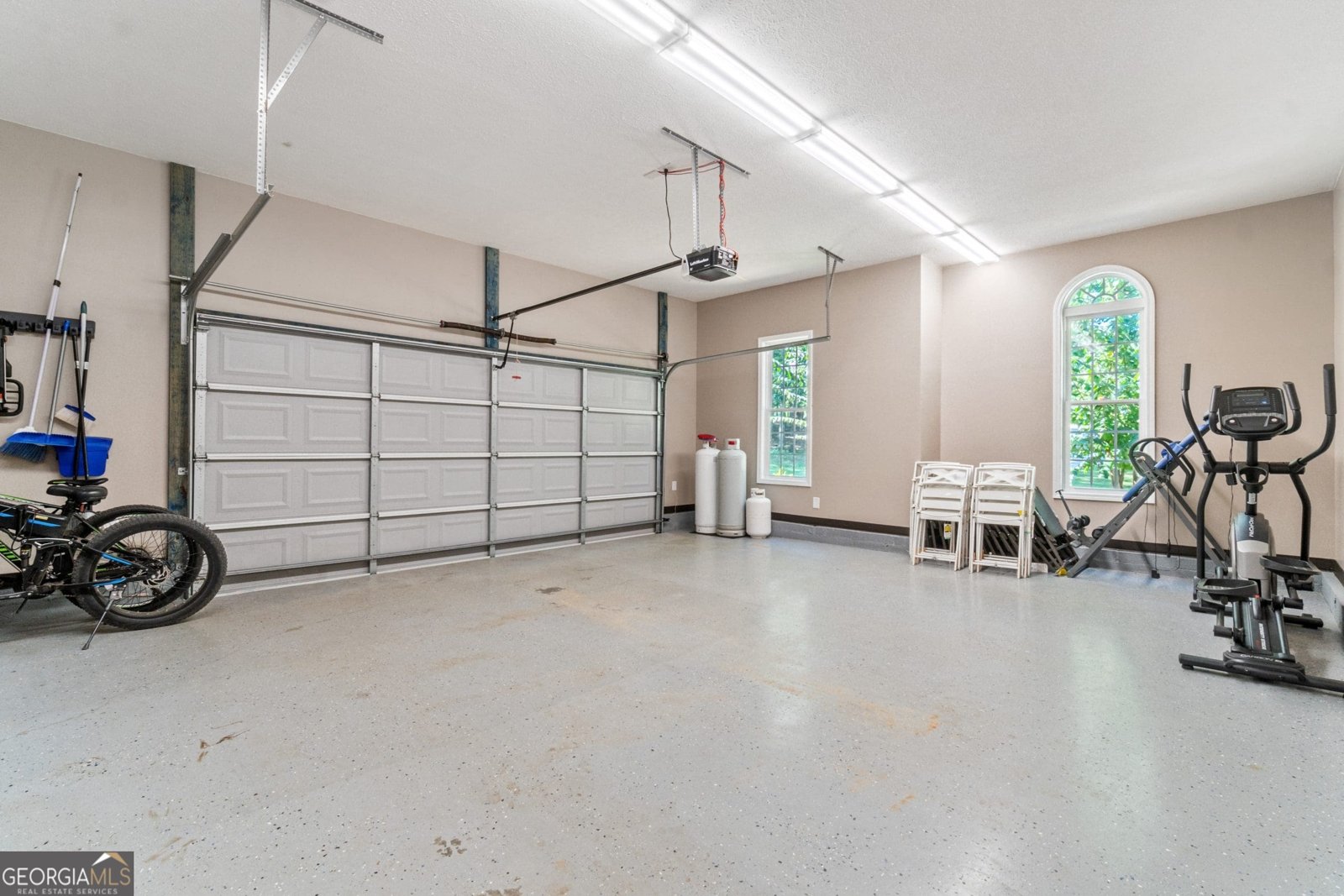 1401 Rainey Road Temple - 51