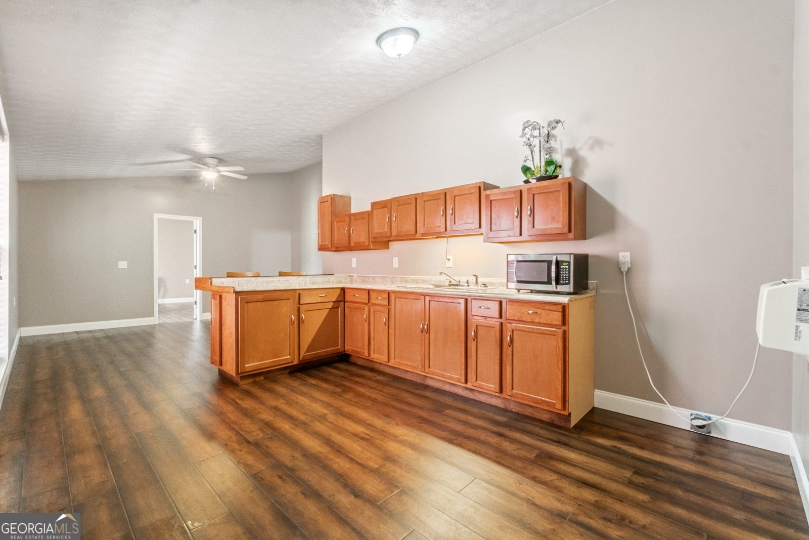 1401 Rainey Road Temple - 68