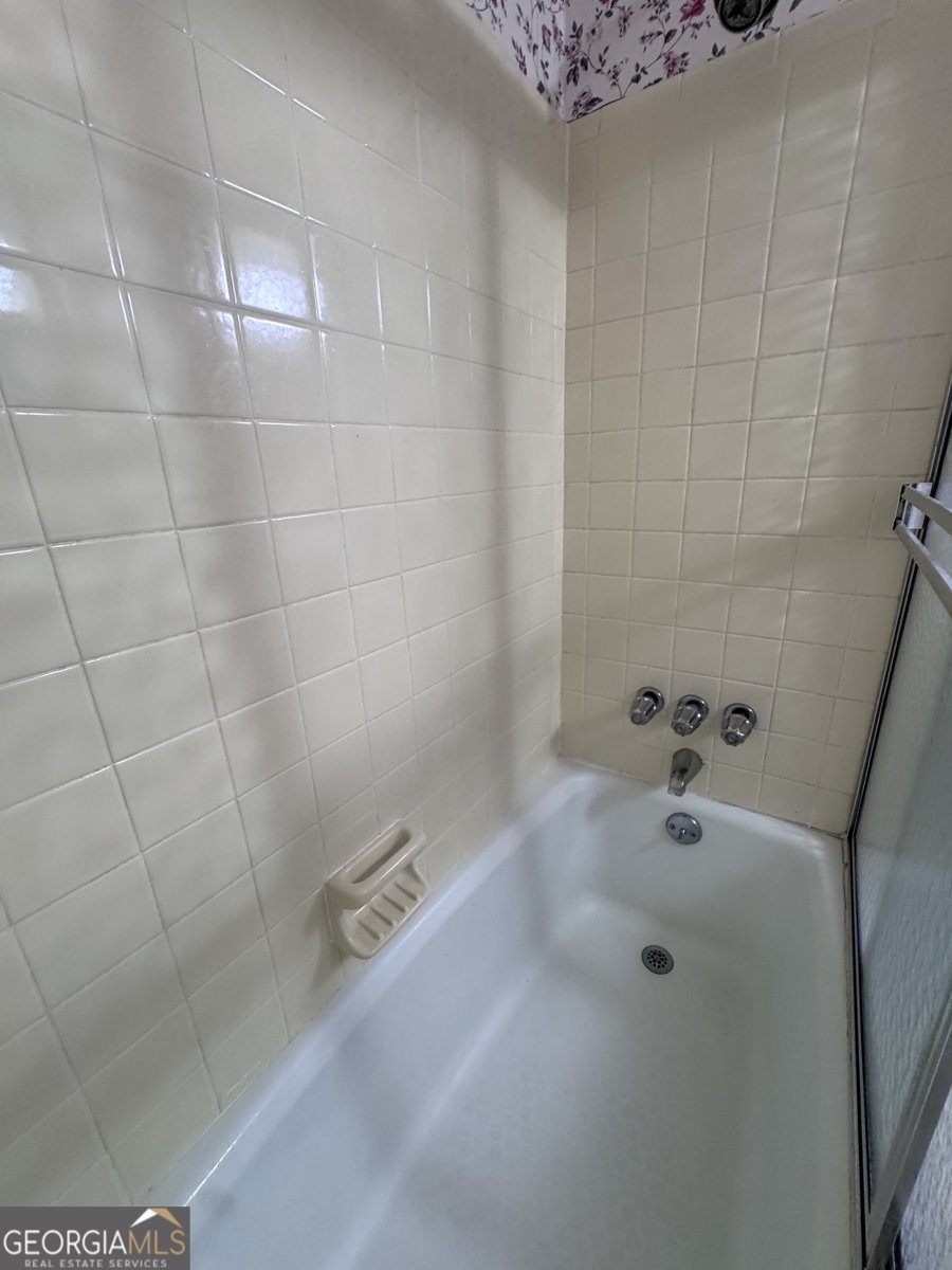 2604 HICKORY VALLEY Drive Snellville - 13