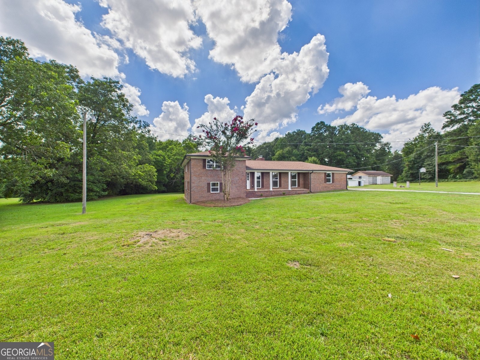 4009 Rogers Road Lizella - 44