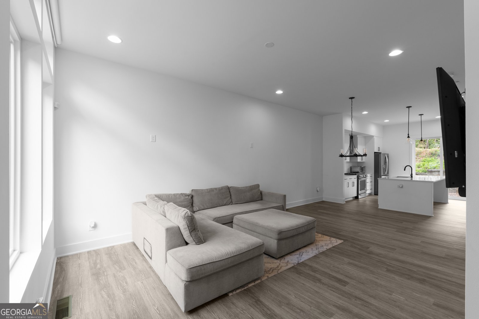 1261 Chelsea Circle Atlanta - 1