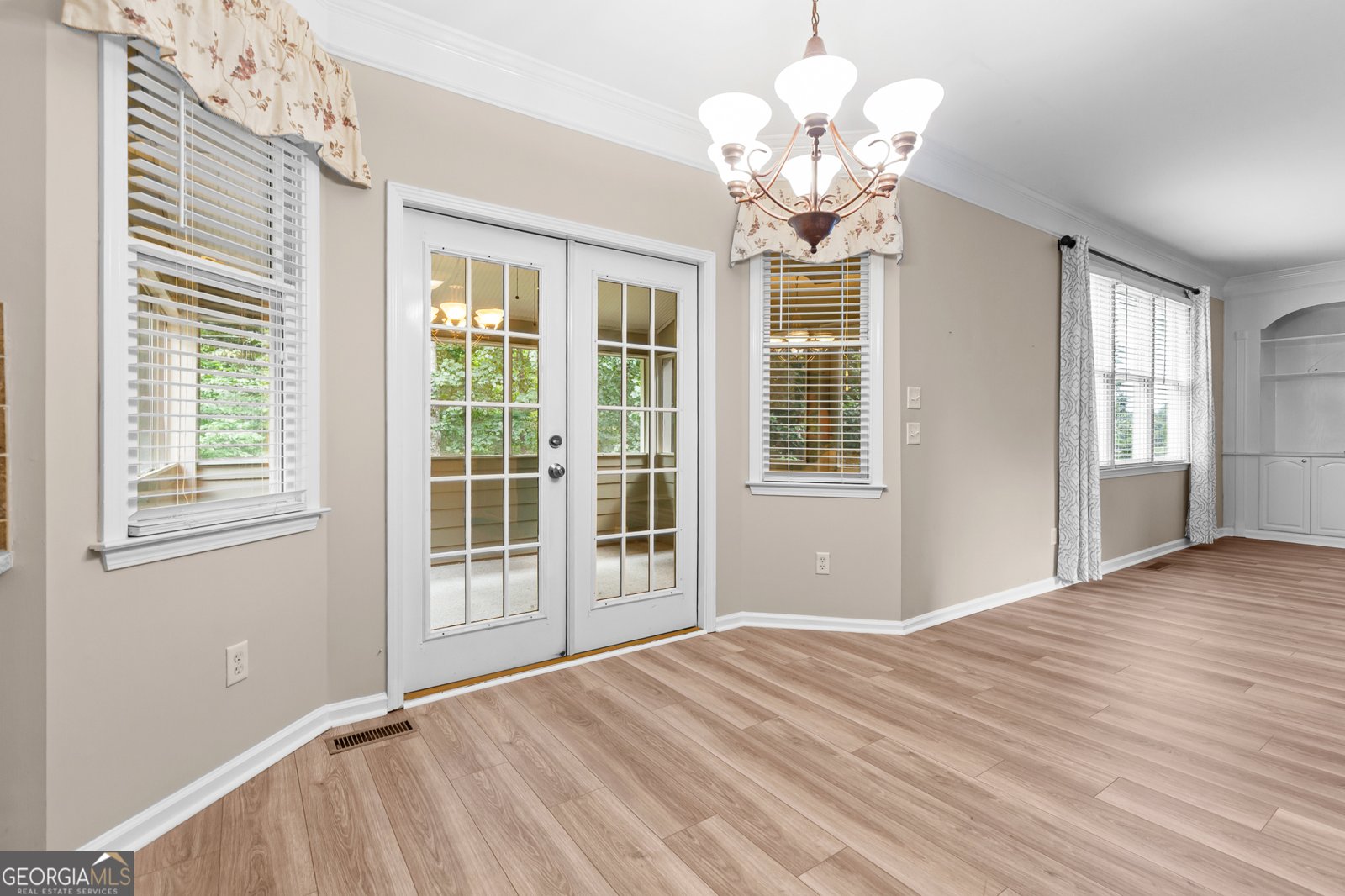 6479 Mobilis Court Sugar Hill - 10
