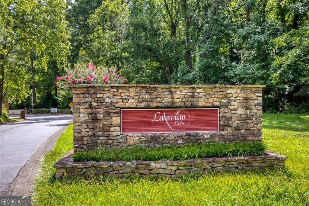 4590 Village Drive Dunwoody - 33