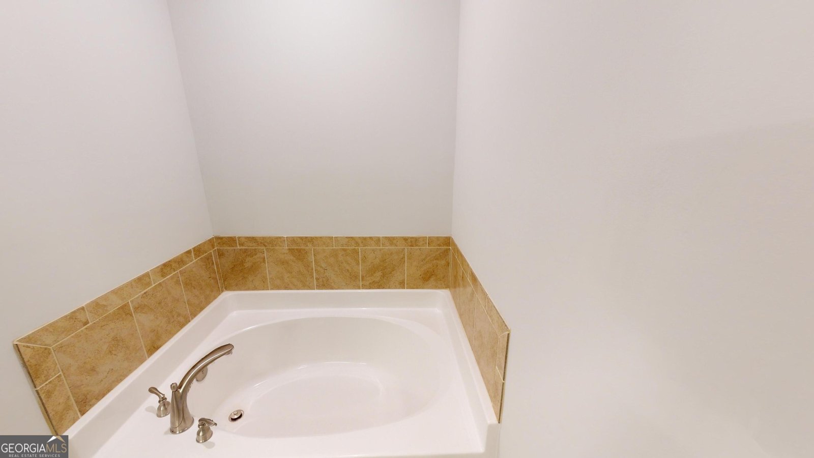 450 SOUTHERN OAKS Drive Macon - 6