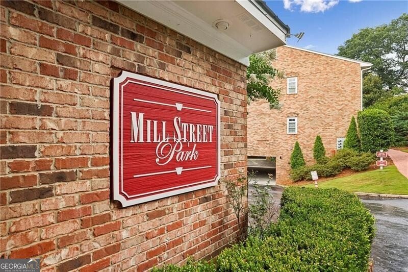 812 Creek View Lane Roswell - 27