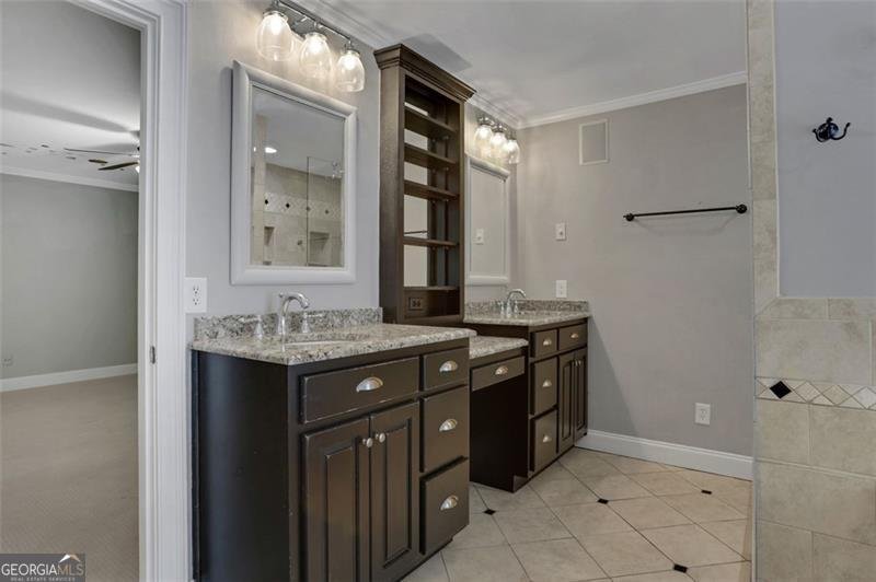 2244 GUNSTOCK Drive Stone Mountain - 40